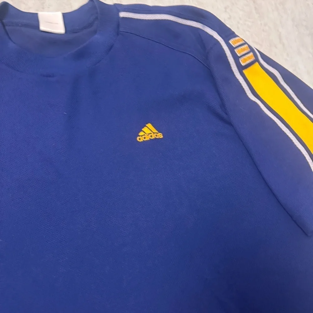 Vintage Adidas sweatshirt crewneck small logo short sleeve